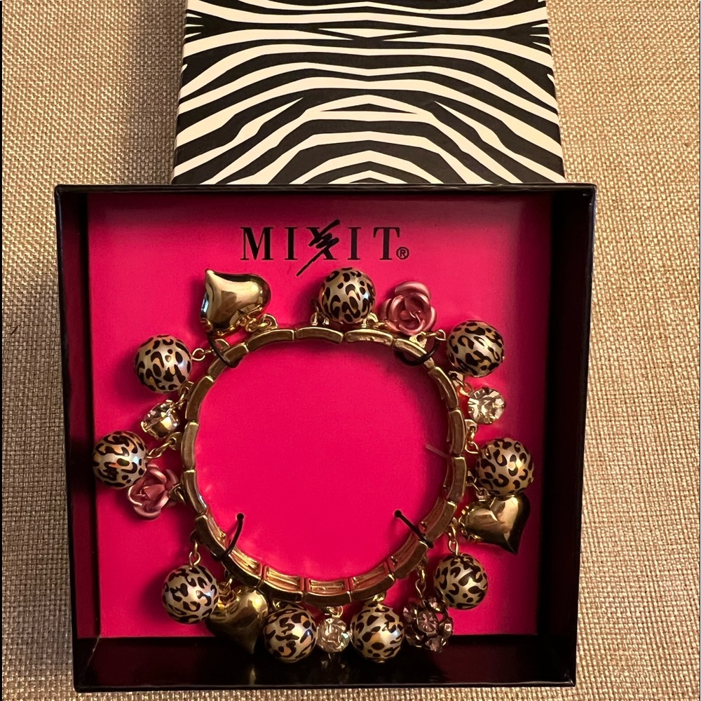 Stretch Bangle Bracelet w/ Gift Box.